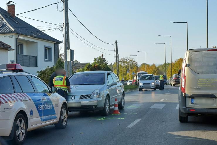 Renault sodort el egy gyalogtkelhely mellett tkel nt Szombathelyen